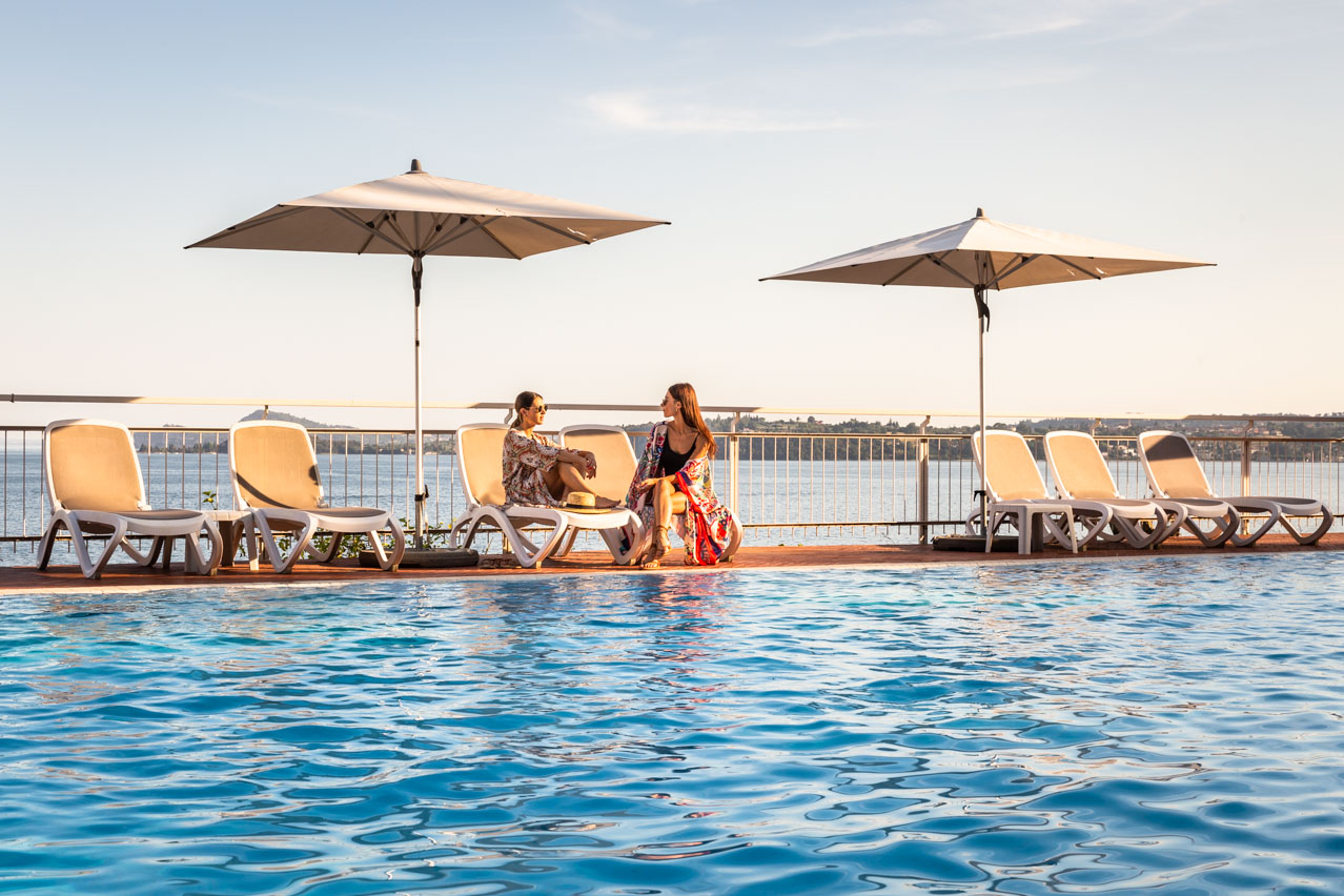 Hôtel avec piscine panoramique sur le lac de Garde