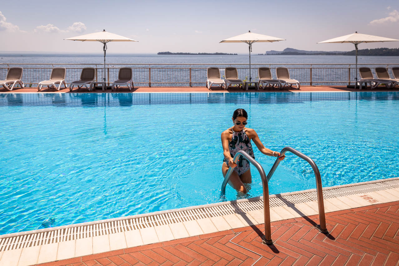 Hôtel avec piscine panoramique sur le lac de Garde