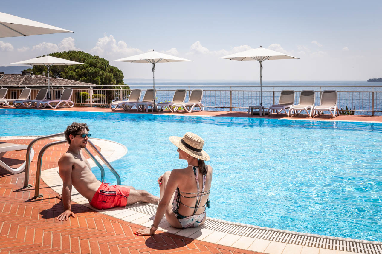 Hôtel avec piscine panoramique sur le lac de Garde